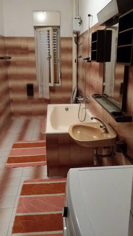 Apartment Silvano 0*, Бриюни